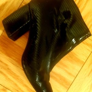 Gorgeous Jeffrey Campbell snakeskin leather ankle boots